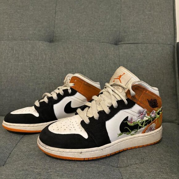 Nike Jordan 1 Mid SE Shoes Kids Size 4.5 - Picture 3 of 7